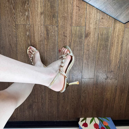 Round-toe low-heeled high heels