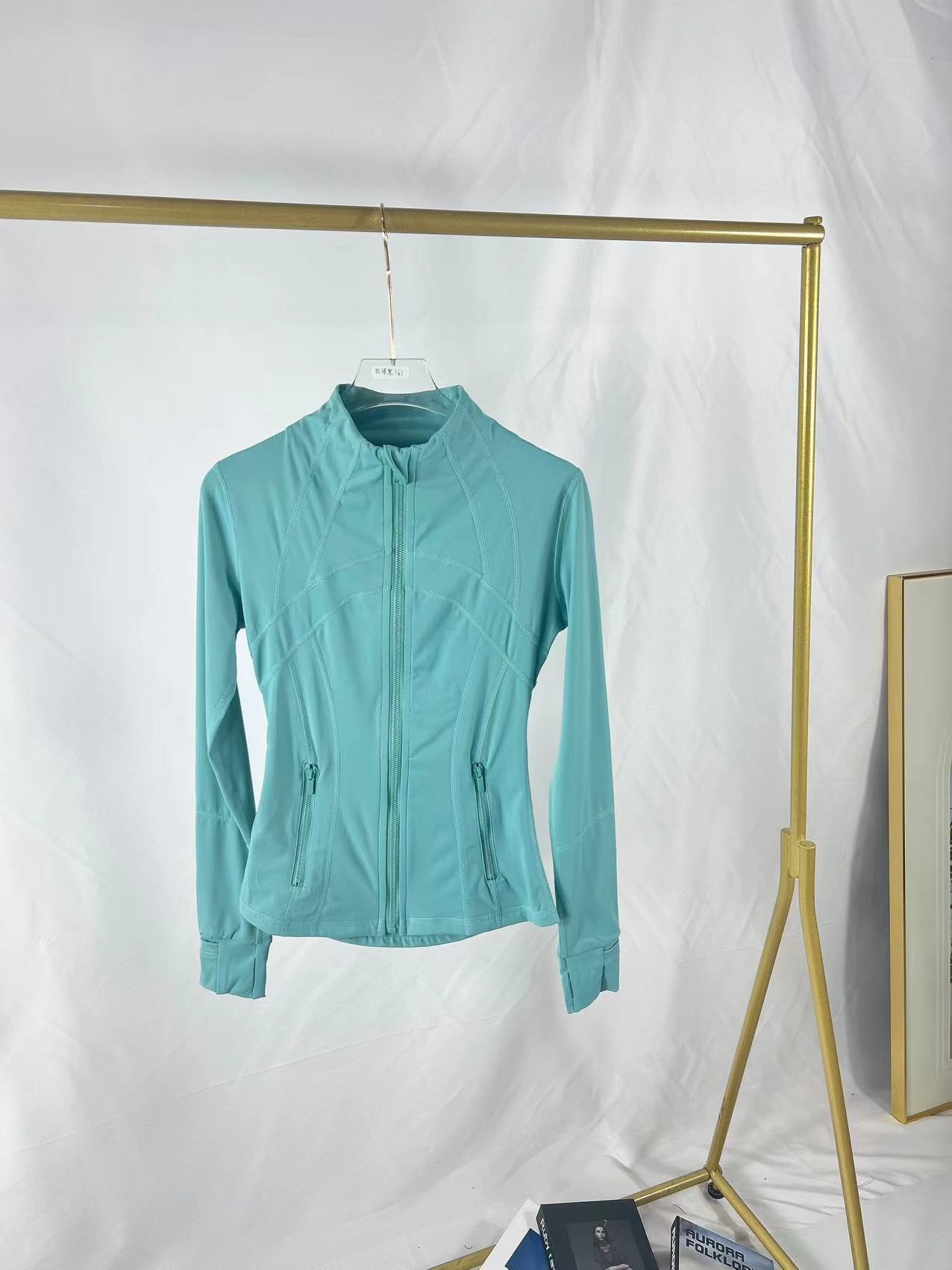 Running tight-fitting button-down zipper jacket