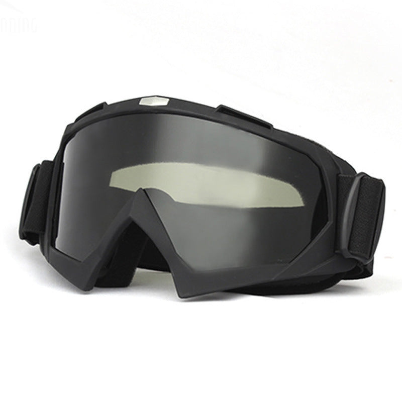 Sand-proof helmet with protective visor