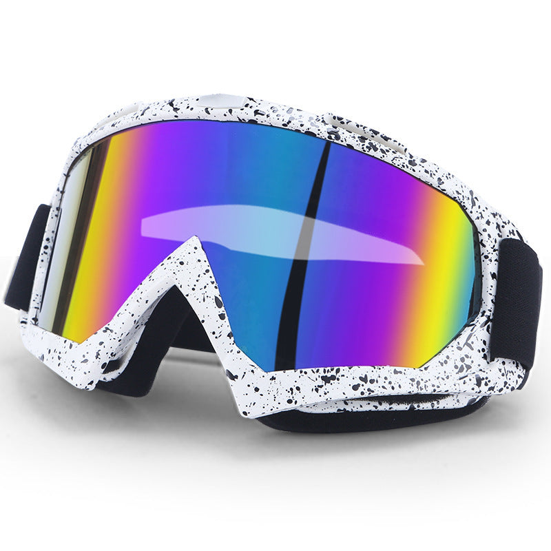Sand-proof helmet with protective visor