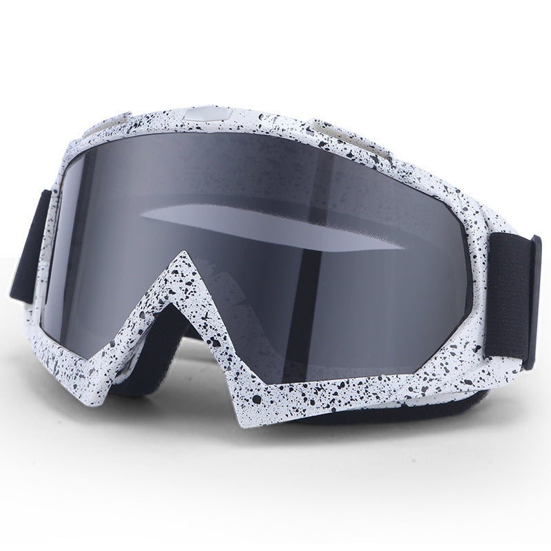 Sand-proof helmet with protective visor