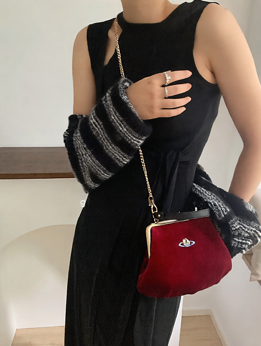 Saturn Embroidered Velvet Clasp Handbag
