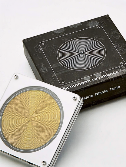 Schumann wave generator