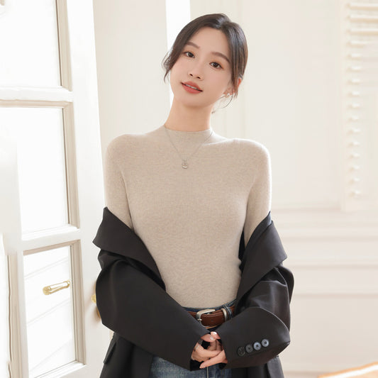 Seamless wool round-neck base layer shirt