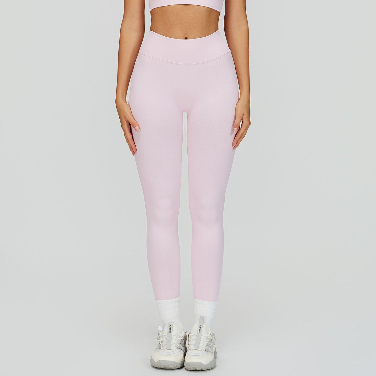 Seamless yoga pants in V-shape