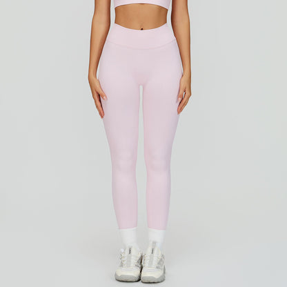 Seamless yoga pants in V-shape