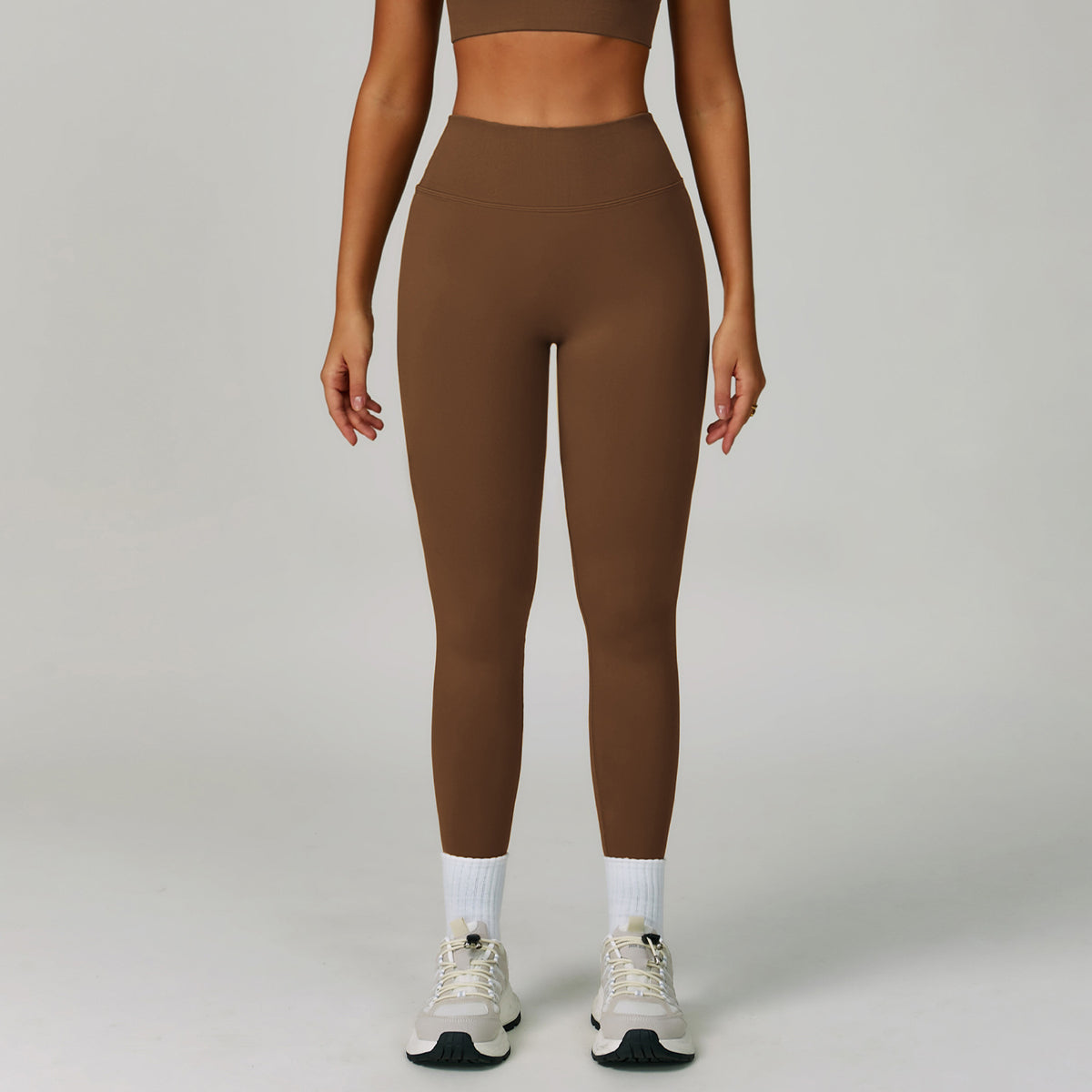 Seamless yoga pants in V-shape