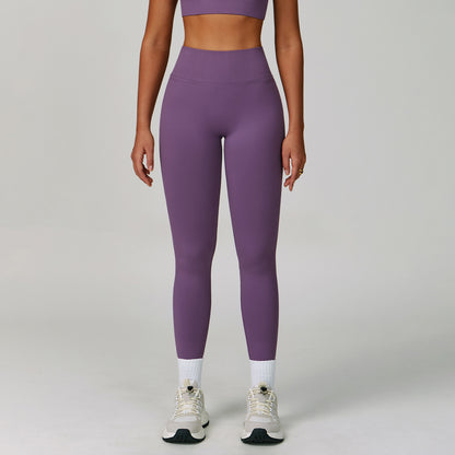 Seamless yoga pants in V-shape