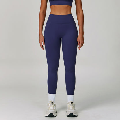 Seamless yoga pants in V-shape