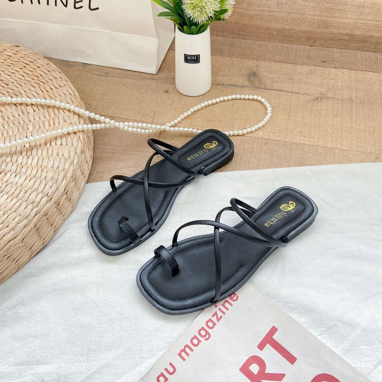 Set-Toe Sandals