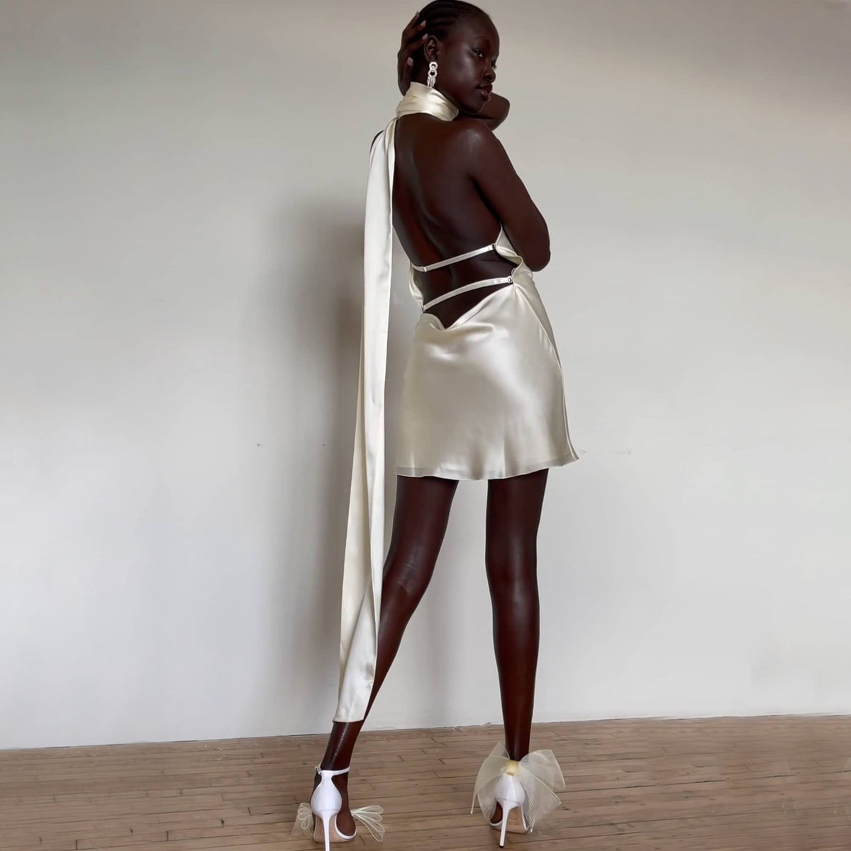 Sexy backless short skirt, adjustable off-the-neck satin dress