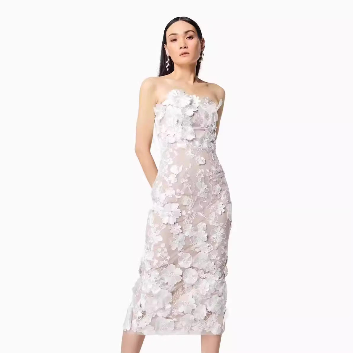 Sexy sleeveless, colorful three-dimensional flower embroidery, slimming, body-hugging, strapless dress, mid-length dress