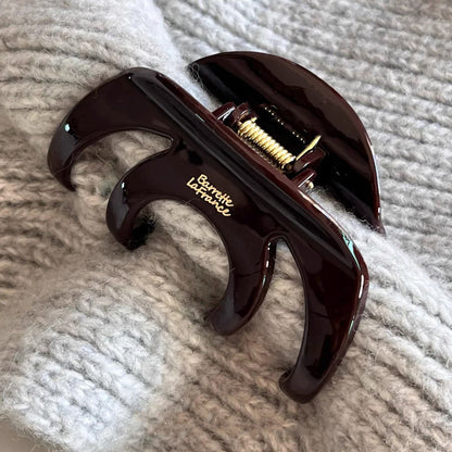 Shark clip for the back of the head