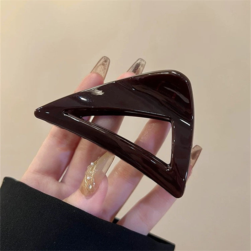 Shark clip for the back of the head
