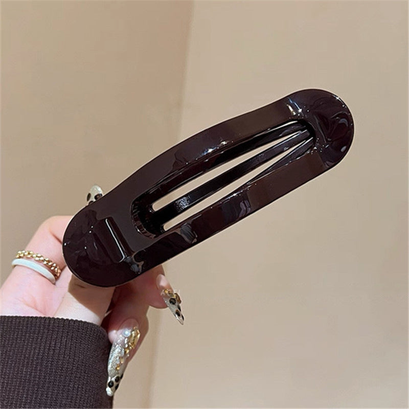 Shark clip for the back of the head