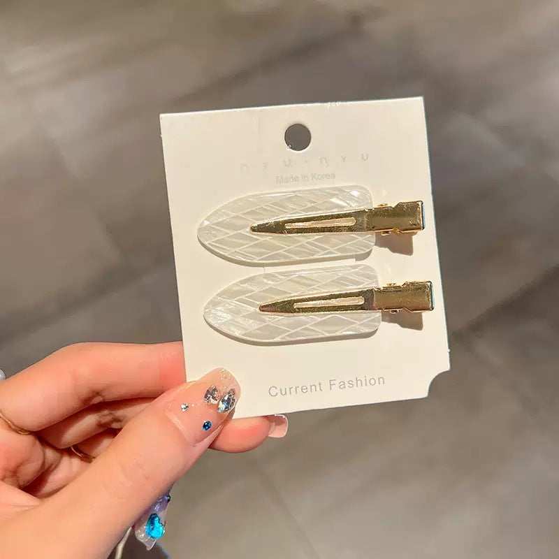 Shell hair clip