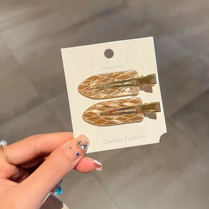 Shell hair clip