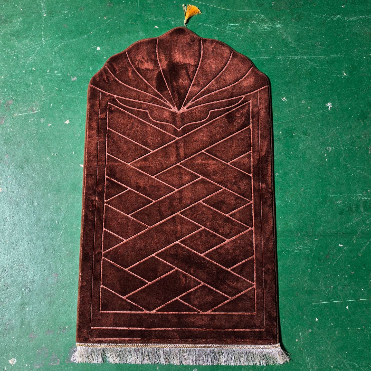 Shell-shaped embossed flannel floor mat