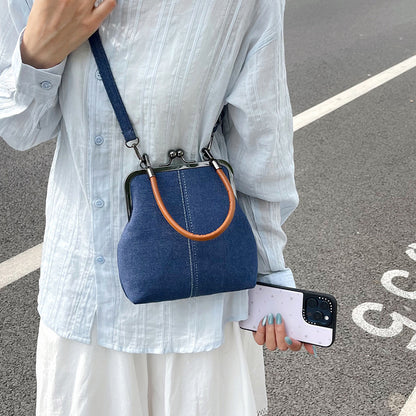 Shell-shaped phone case