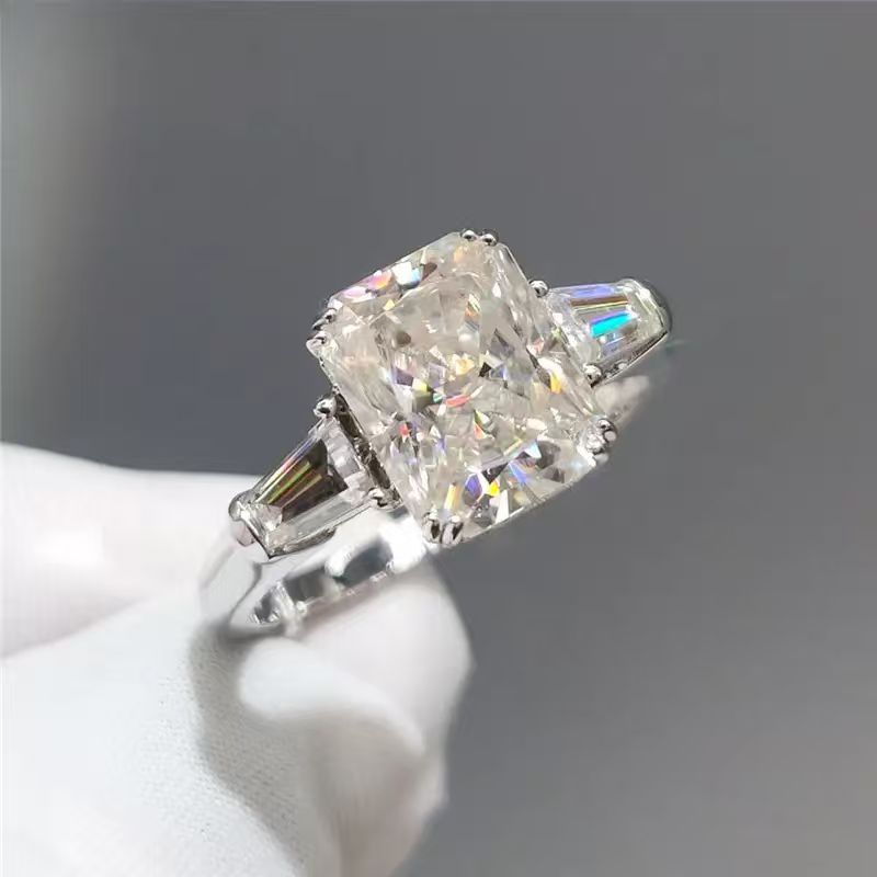 Shiny Zircon Ring