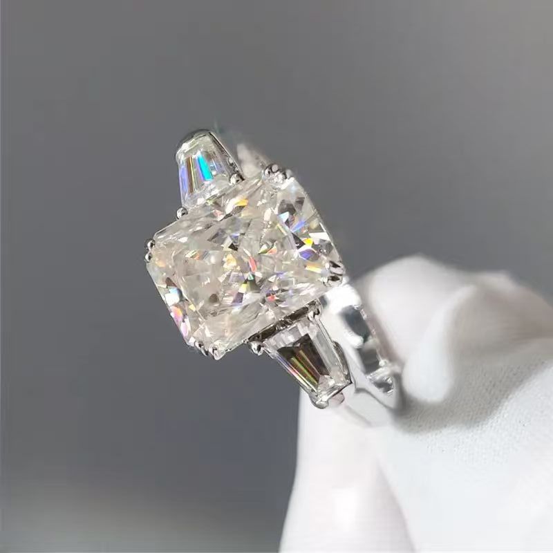 Shiny Zircon Ring