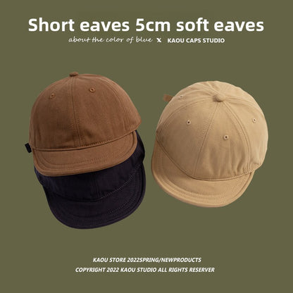 Short-brimmed cap