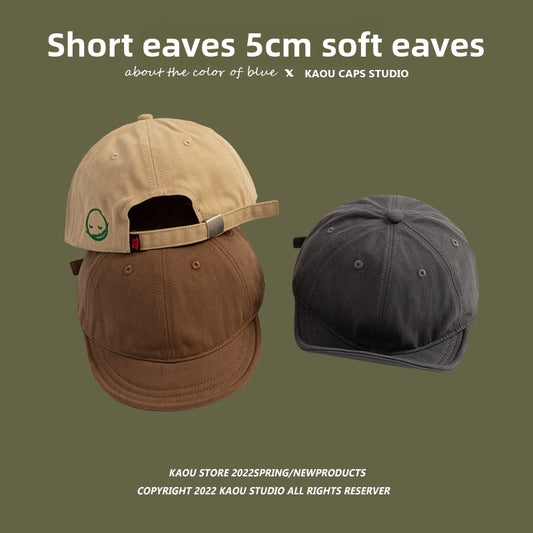 Short-brimmed cap