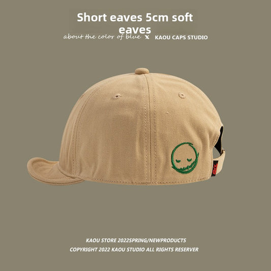 Short-brimmed cap