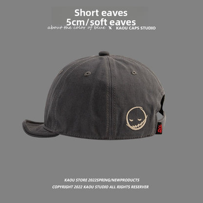 Short-brimmed cap