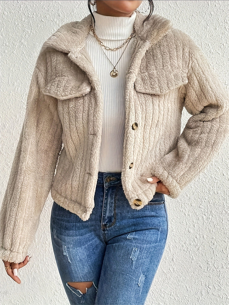 Short double-faced wool coat with single-breasted button closure