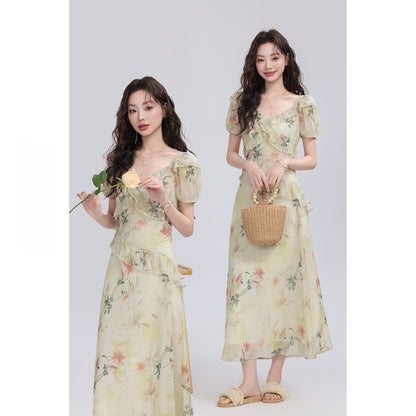 Short-sleeve floral dress