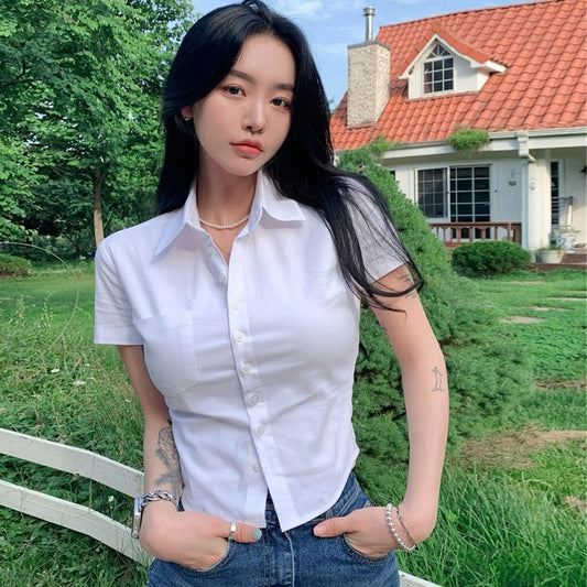 Short-sleeved fitted blouse for women