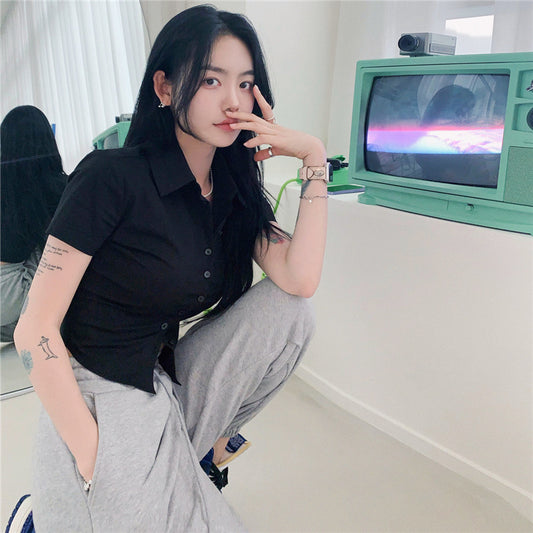 Short-sleeved fitted blouse for women