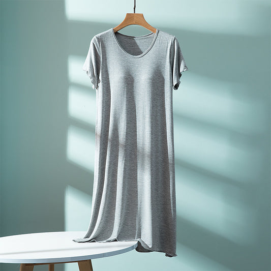 Short-sleeved nightgown with black fungus trim