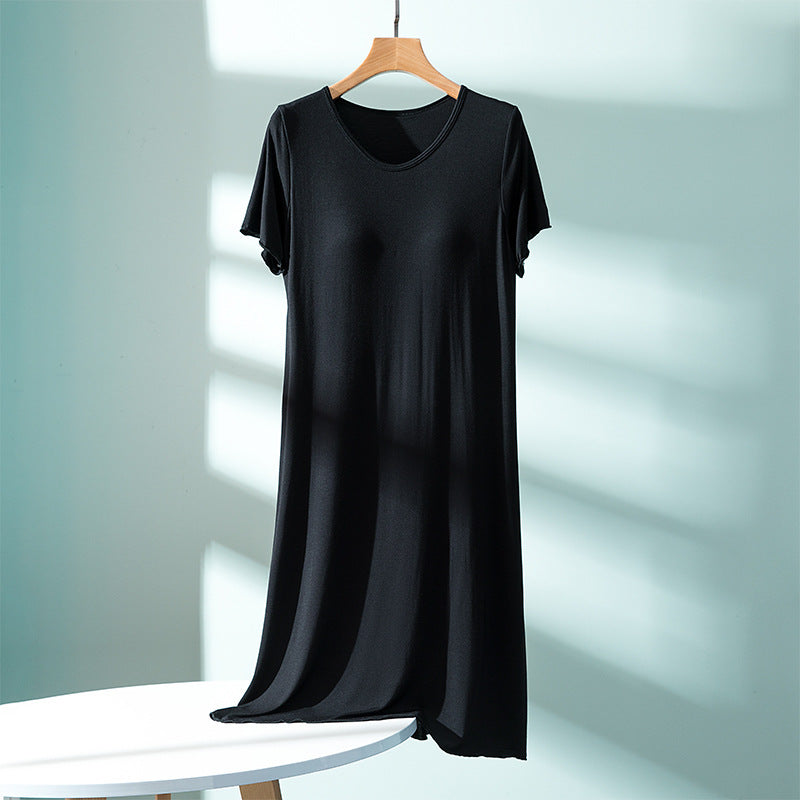 Short-sleeved nightgown with black fungus trim
