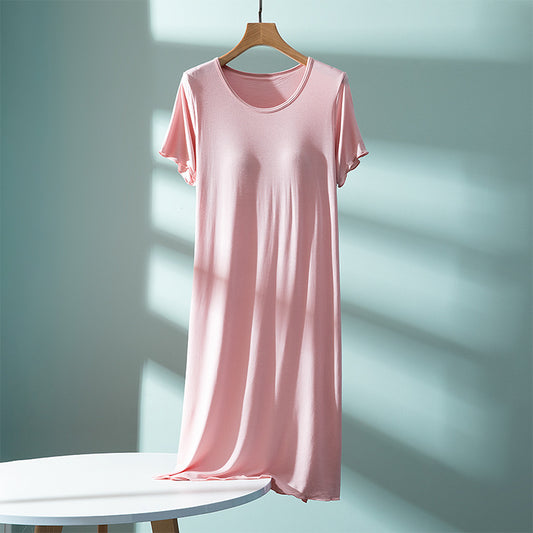 Short-sleeved nightgown with black fungus trim