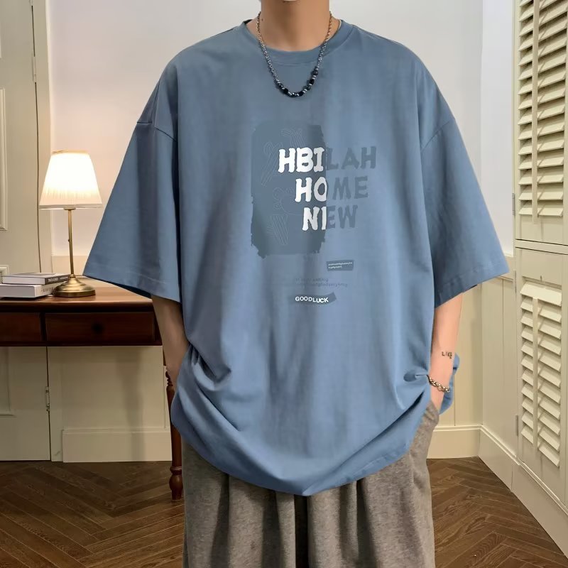 Short-sleeved T-shirt and straight-leg jeans for boys