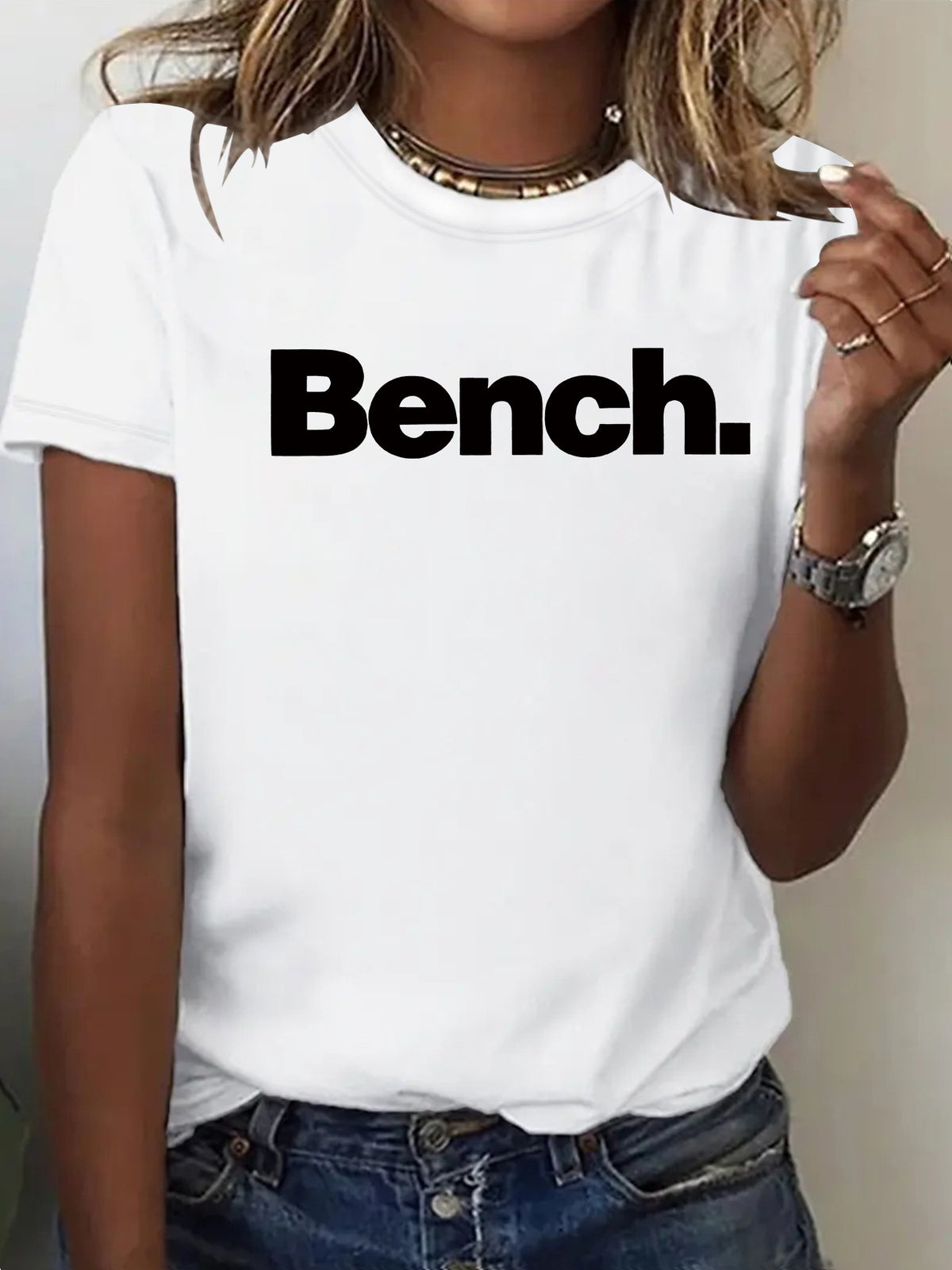 Short-sleeved women's t-shirt with a round neckline