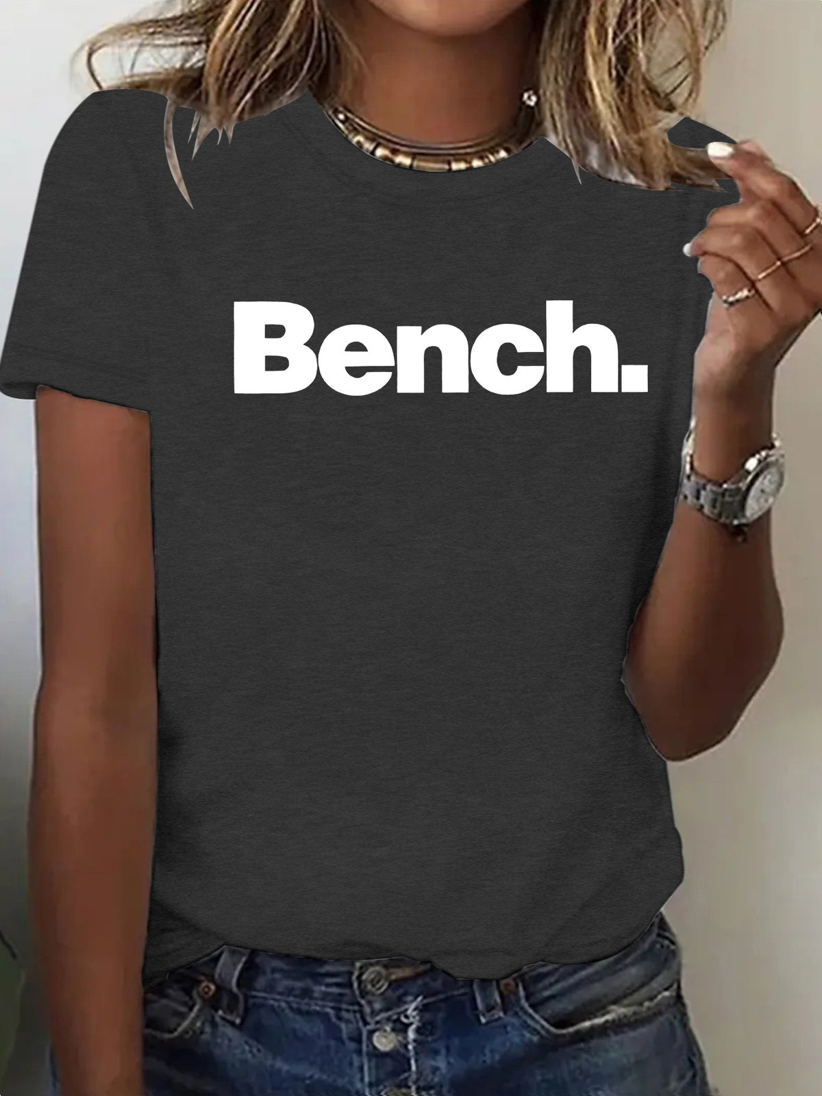 Short-sleeved women's t-shirt with a round neckline