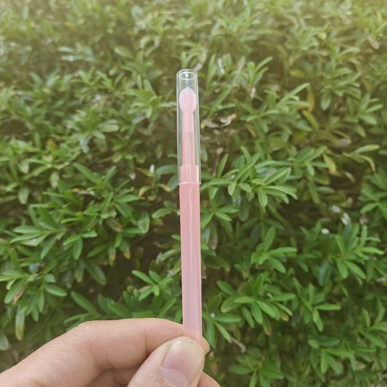 Silicone lip brush with lid lipstick brush