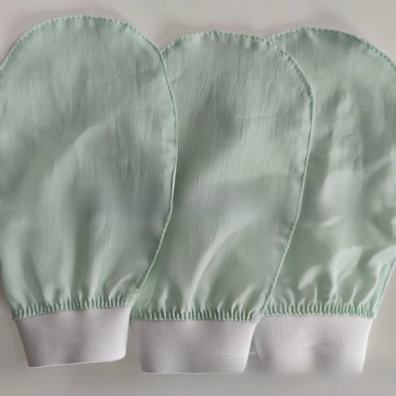 Silk Exfoliating Bath Gloves