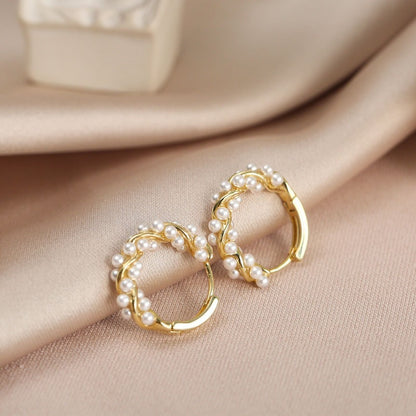 Silver Circle Pearl Earrings