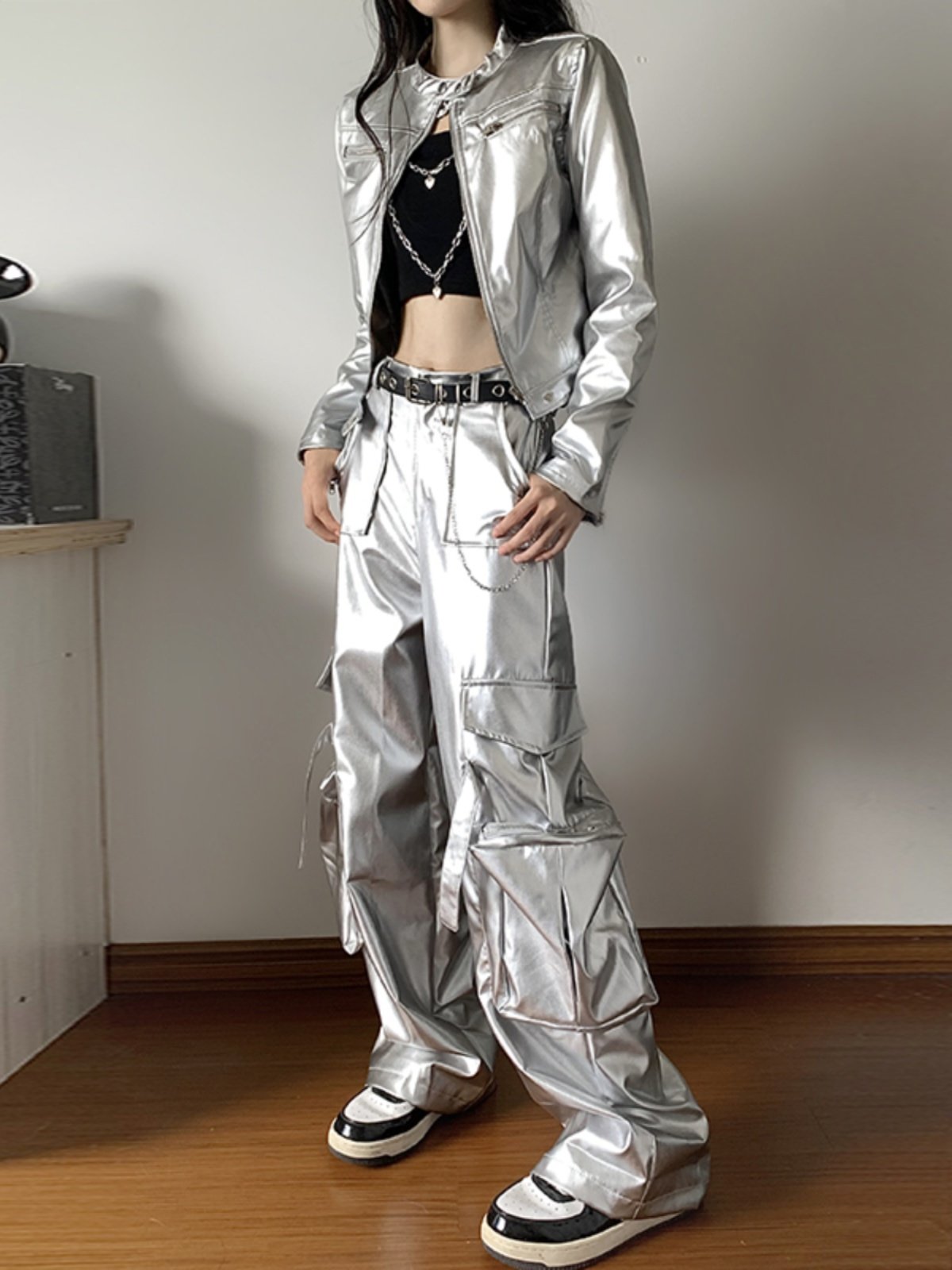 Silver long-sleeved short coat and cargo pants