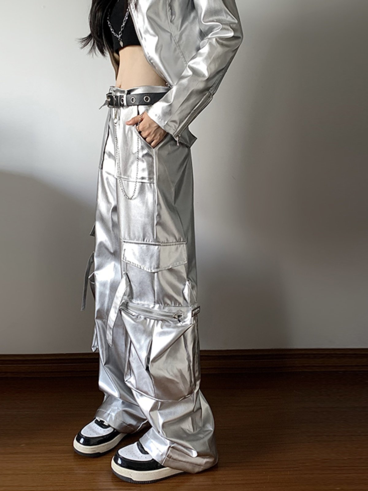 Silver long-sleeved short coat and cargo pants