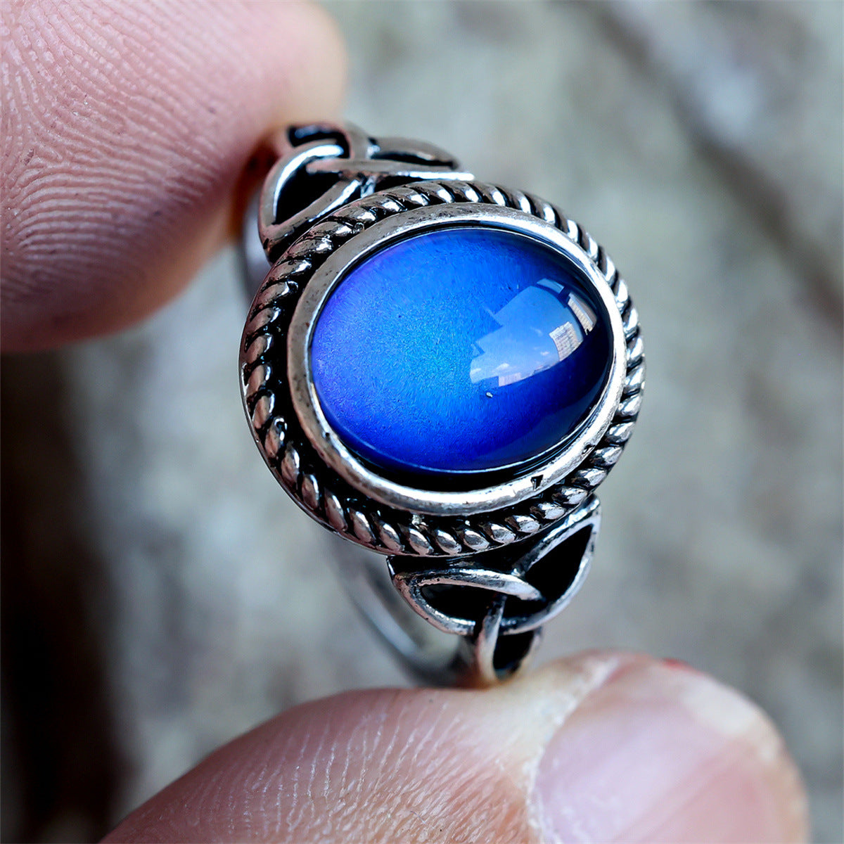 Silver-plated black egg-shaped ring