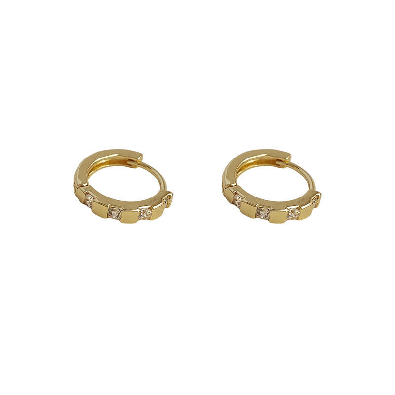 Simple and Compact Earrings