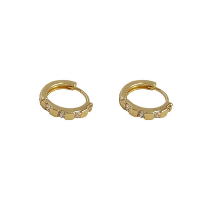 Simple and Compact Earrings