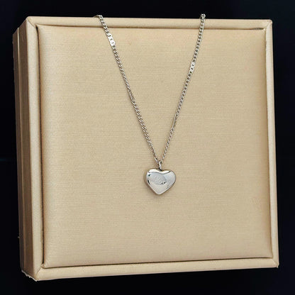Simple and elegant heart-shaped necklace