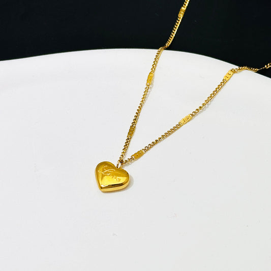 Simple and elegant heart-shaped necklace