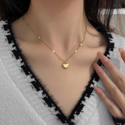 Simple and elegant heart-shaped necklace
